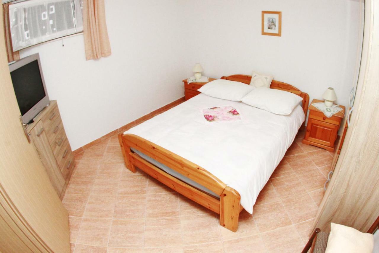 Apartment Raos Iva *